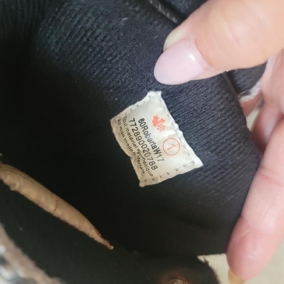 Winter Boots for Girls Size 1 in Black - Picture 14 of 14